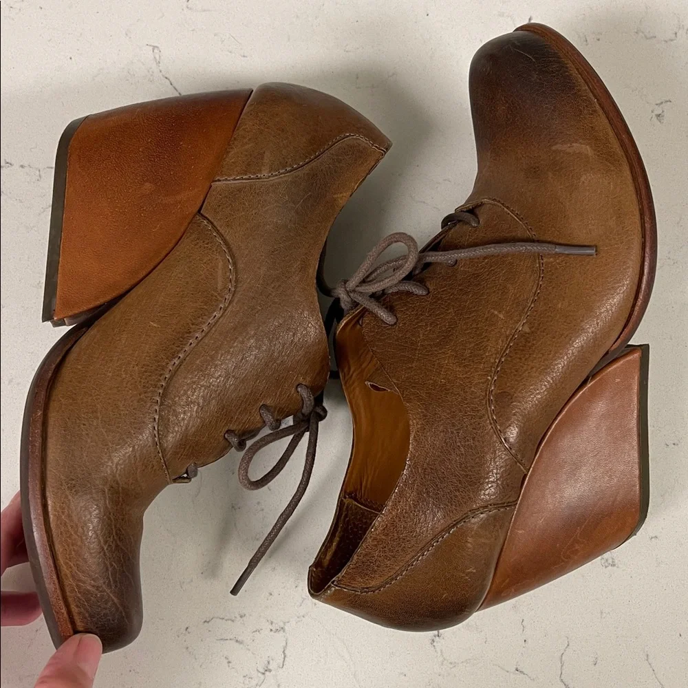 Kork- Ease Chianne Brown Leather Oxford
Lace Up Ankle Bootie Size 8 - Picture 7 of 17